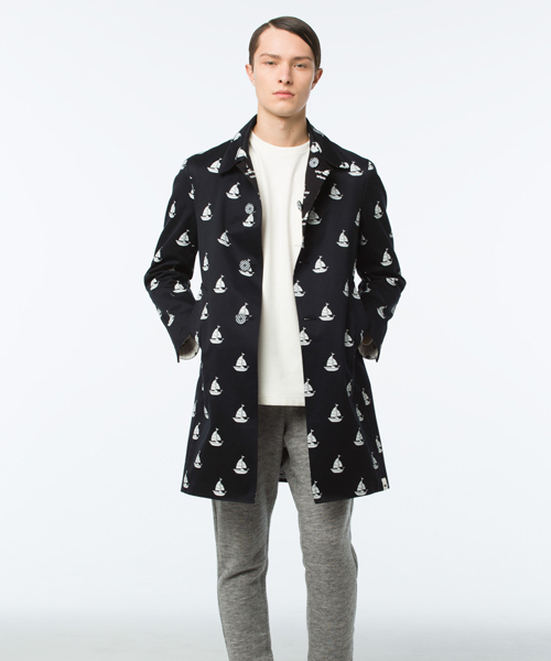 koe×THOM BROWNE（コエトムブラウン）の「[koe×THOM BROWNE]MENS BOAT BALLCOLLAR COAT（ステンカラーコート・メンズ・ネイビー・MEDIUM/LARGE/SMALL）」の22枚目の写真