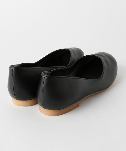 BEAUTY&YOUTH UNITED ARROWS（ビューティーアンドユースユナイテッドアローズ）の「BY Vカットフラットシューズ о（パンプス・レディース・ホワイト/ブラック/ブラウン・37/36/38/35h/36h/37h）」の7枚目の写真