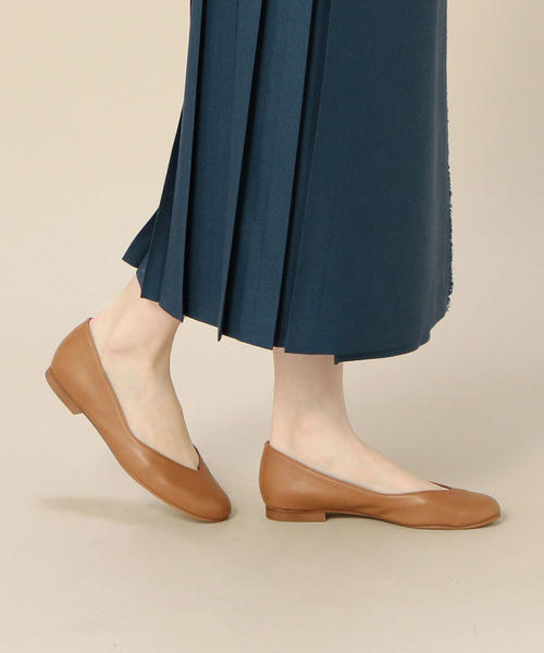 BEAUTY&YOUTH UNITED ARROWS（ビューティーアンドユースユナイテッドアローズ）の「BY Vカットフラットシューズ о（パンプス・レディース・ホワイト/ブラック/ブラウン・37/36/38/35h/36h/37h）」の13枚目の写真