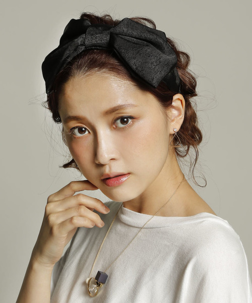 PLAIN CLOTHING（プレーンクロージング）の「ビッグリボンヘアバンド【PLAIN CLOTHING】（ヘアバンド・レディース・ブラック/アイボリー/ベージュ/ネイビー/グレー・FREE）」の2枚目の写真