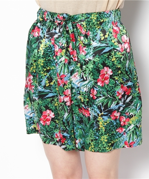 Drawer（ドゥロワー）の「Drawer シルクサテン フラワープリントショートパンツ（その他パンツ・レディース・ケリー・36/38）」の2枚目の写真