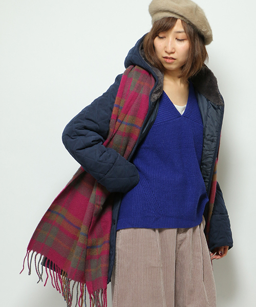 LBC（エルビーシー）の「裏ボアフードキルトジャケット（その他アウター・レディース・オレンジ/ネイビー/ベージュ・MEDIUM/LARGE）」の2枚目の写真