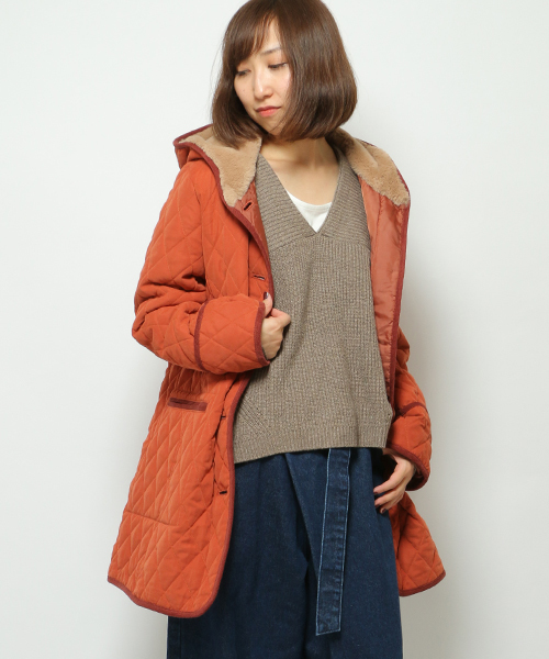 LBC（エルビーシー）の「裏ボアフードキルトジャケット（その他アウター・レディース・オレンジ/ネイビー/ベージュ・MEDIUM/LARGE）」の3枚目の写真