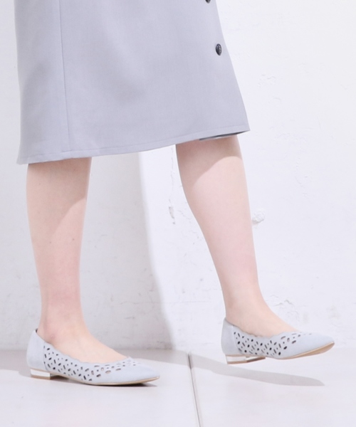 natural couture（ナチュラルクチュール）の「カットワークパンプス（その他シューズ・レディース・ベージュ/ブラック/グレー・LARGE/MEDIUM/SMALL）」の2枚目の写真