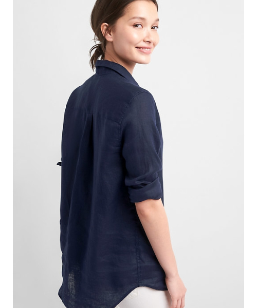 GAP（ギャップ）の「Gap オーバーサイズ BFシャツ（リネン）（シャツ/ブラウス・レディース・ネイビー/ホワイト・XXS/XS/M/L/S）」の6枚目の写真