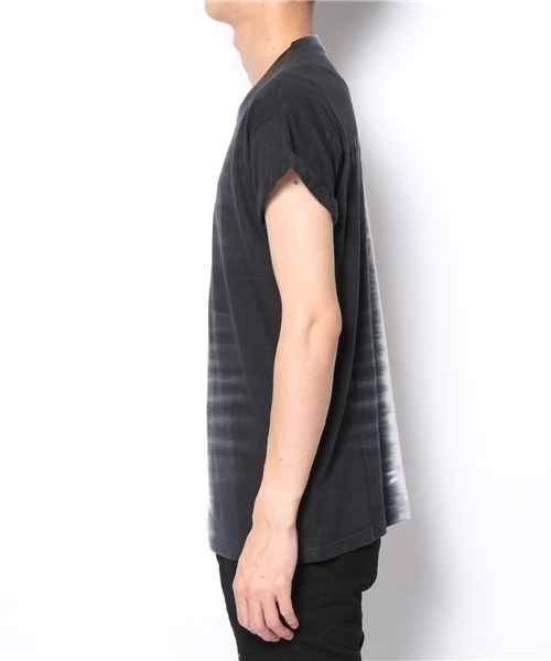 TOPMAN（トップマン）の「BLACK HALF TIEDYE HIGH ROLL T-SHIRT（Tシャツ/カットソー・メンズ・ブラック・X-SMALL/M/L/S）」の2枚目の写真