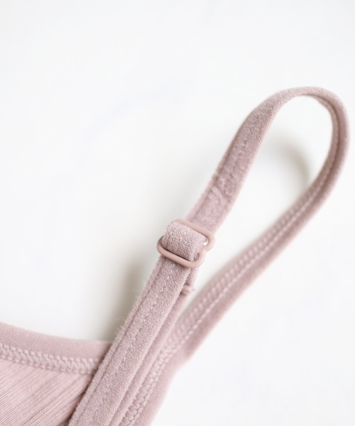 tu-hacci（ツーハッチ）の「【170万枚突破！】おしゃれもブラもね。BRAmoneなら一枚でナチュ盛りが叶う！背中あきなのに抜群のフィッティング/ カップ付きバックオープンキャミソール（キャミソール・レディース・ブラック/カーキ/サンドベージュ/ブラック系その他3/ブラック系その他/ダークオレンジ/ベージュ系その他/ブラック系その他2/テラコッタ/モカ/ブラウン/ホワイト/ライトグレー/マスタード/スモークピンク・MEDIUM/LARGE）」の18枚目の写真