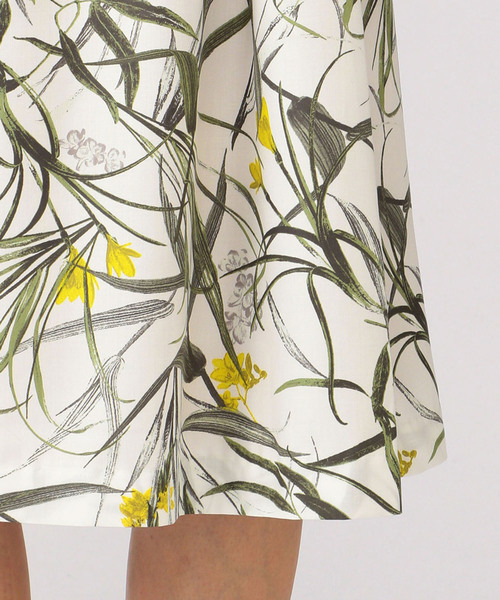 A/C DESIGN BY ALPHA CUBIC（エーシーデザインバイアルファキュービック）の「◇カタログ掲載◇ボタニカルプリントワンピース（ワンピース・レディース・ネイビー/オフホワイト・9号/13号/11号）」の9枚目の写真