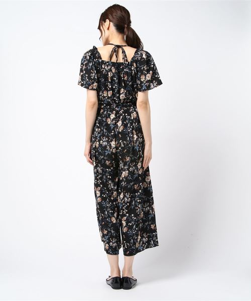 axes femme（アクシーズファム）の「フラワー柄コンビネゾン
