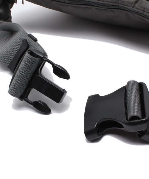 PORTER(ポーター)の「PORTER TANKER WAIST BAG L <B印 YOSHIDA SELECT>(ボディバッグ/ウエストポーチ・メンズ・ブラック系その他・ONE SIZE)」の5枚目の写真