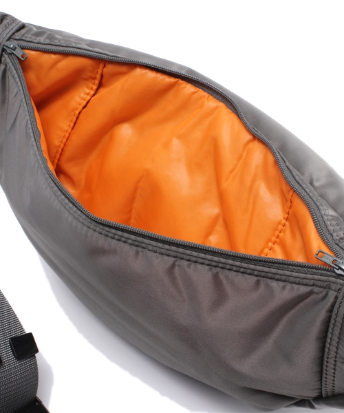 PORTER(ポーター)の「PORTER TANKER WAIST BAG L <B印 YOSHIDA SELECT>(ボディバッグ/ウエストポーチ・メンズ・ブラック系その他・ONE SIZE)」の6枚目の写真