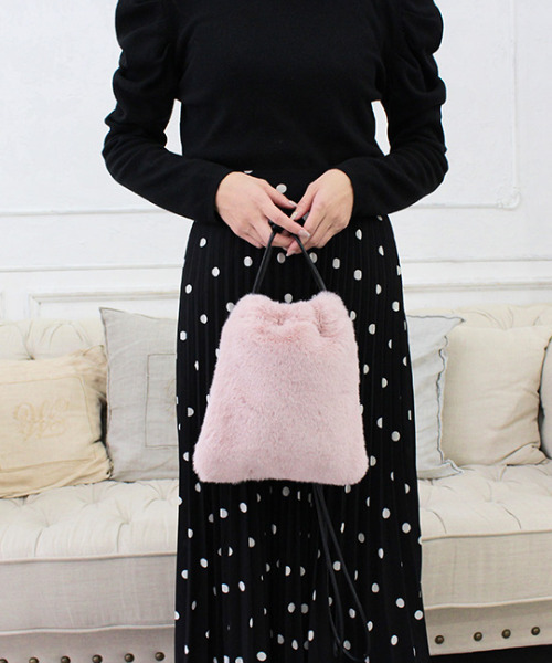 MODE ROBE（モードローブ）の「エコファーバック（ボディバッグ/ウエストポーチ・レディース・ブラック/アイボリー/ピンク・FREE）」の3枚目の写真