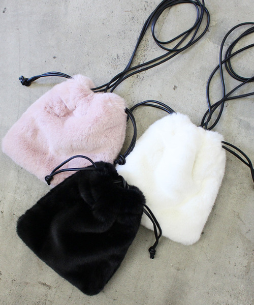 MODE ROBE（モードローブ）の「エコファーバック（ボディバッグ/ウエストポーチ・レディース・ブラック/アイボリー/ピンク・FREE）」の9枚目の写真