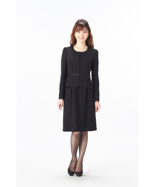 MONOIR(モノワール)の「濃染加工アンサンブル(ジャケットワンピース)(アンサンブル・レディース・ブラック・11号/9号/13号/7号)」の1枚目の写真