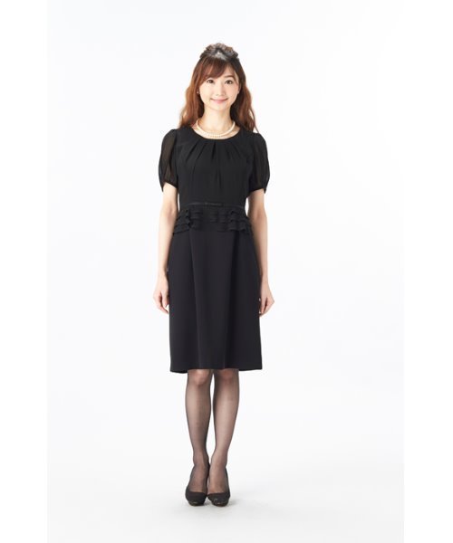 MONOIR(モノワール)の「濃染加工アンサンブル(ジャケットワンピース)(アンサンブル・レディース・ブラック・11号/9号/13号/7号)」の4枚目の写真