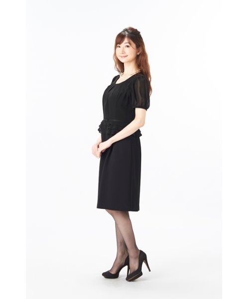 MONOIR(モノワール)の「濃染加工アンサンブル(ジャケットワンピース)(アンサンブル・レディース・ブラック・11号/9号/13号/7号)」の5枚目の写真