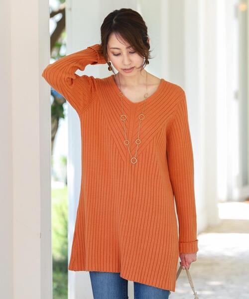 Tiaclasse(ティアクラッセ)の「【洗える】小顔効果も叶う、斜めリブ編みニットチュニック(チュニック・レディース・サックスブルー/オレンジ/グレー/ベージュ/ラベンダー・L/M)」の5枚目の写真