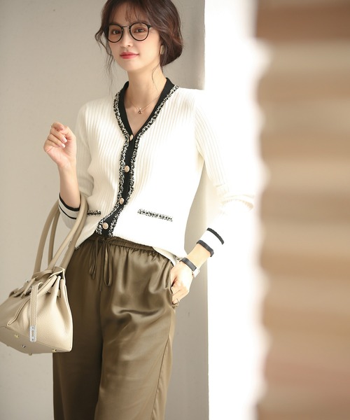 SAISON DE PAPILLON（セゾンドパピヨン）の「フリンジ切り替えバイカラーニットカーディガン（カーディガン/ボレロ・レディース・ホワイト/ブラック・L/M）」の3枚目の写真