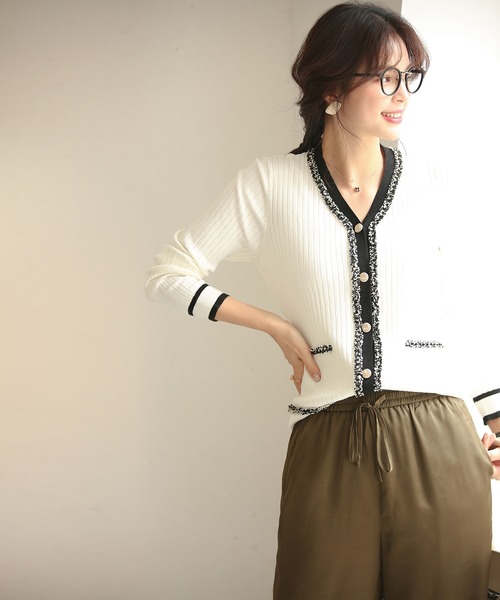 SAISON DE PAPILLON（セゾンドパピヨン）の「フリンジ切り替えバイカラーニットカーディガン（カーディガン/ボレロ・レディース・ホワイト/ブラック・L/M）」の9枚目の写真