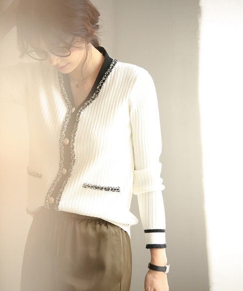 SAISON DE PAPILLON（セゾンドパピヨン）の「フリンジ切り替えバイカラーニットカーディガン（カーディガン/ボレロ・レディース・ホワイト/ブラック・L/M）」の11枚目の写真