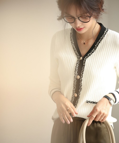 SAISON DE PAPILLON（セゾンドパピヨン）の「フリンジ切り替えバイカラーニットカーディガン（カーディガン/ボレロ・レディース・ホワイト/ブラック・L/M）」の12枚目の写真