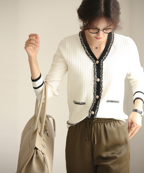 SAISON DE PAPILLON（セゾンドパピヨン）の「フリンジ切り替えバイカラーニットカーディガン（カーディガン/ボレロ・レディース・ホワイト/ブラック・L/M）」の15枚目の写真