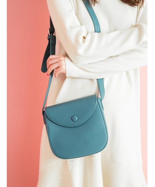 fifth(フィフス)の「くるみボタン太ベルトショルダーバッグ(ショルダーバッグ・レディース・レッド/ブルー・FREE)」の2枚目の写真