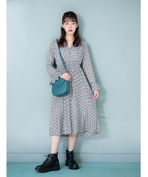 fifth(フィフス)の「くるみボタン太ベルトショルダーバッグ(ショルダーバッグ・レディース・レッド/ブルー・FREE)」の4枚目の写真