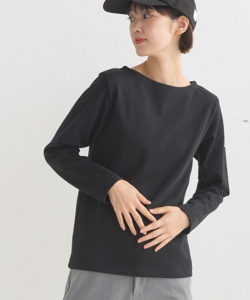 OMNES（オムネス）の「【ユニセックス】バスク生地　ボートネック長袖Tシャツ（Tシャツ/カットソー・レディース・ホワイト/ブラック/ベージュ/グレー/ホワイト×グレー/ホワイト系その他/ブラック系その他/ホワイト×ネイビー/ネイビー/ブラック系/ベージュ系その他/ホワイト×ブルー・SMALL/MEDIUM/LARGE/X-LARGE/XX-LARGE）」の6枚目の写真