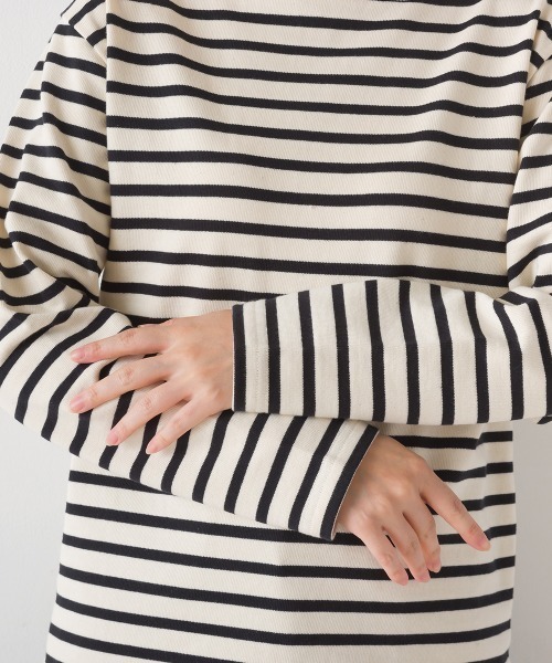 OMNES（オムネス）の「【ユニセックス】バスク生地　ボートネック長袖Tシャツ（Tシャツ/カットソー・レディース・ホワイト/ブラック/ベージュ/グレー/ホワイト×グレー/ホワイト系その他/ブラック系その他/ホワイト×ネイビー/ネイビー/ブラック系/ベージュ系その他/ホワイト×ブルー・SMALL/MEDIUM/LARGE/X-LARGE/XX-LARGE）」の16枚目の写真