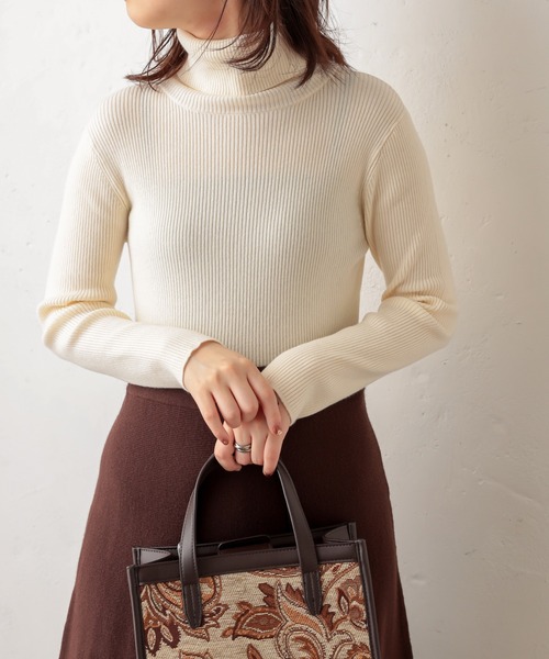 natural couture（ナチュラルクチュール）の「もちもちベーシックリブタートル（ニット/セーター・レディース・オフホワイト/グリーン/ライトベージュ/その他1/サックスブルー/その他2/ブラック・FREE）」の2枚目の写真