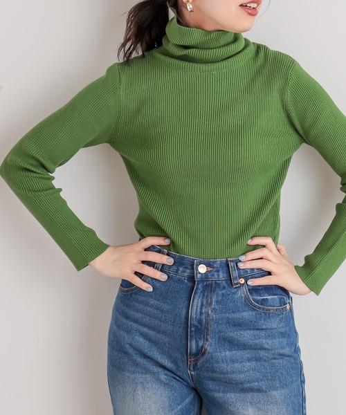 natural couture（ナチュラルクチュール）の「もちもちベーシックリブタートル（ニット/セーター・レディース・オフホワイト/グリーン/ライトベージュ/その他1/サックスブルー/その他2/ブラック・FREE）」の5枚目の写真