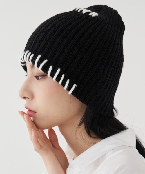 FEKETE（フェケテ）の「FEKETE WIDE BI-COLOR STITCH BEANIE（ニットキャップ/ビーニー・メンズ・ブラック/ベージュ・FREE）」の2枚目の写真