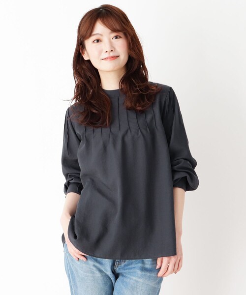 pink adobe（ピンクアドベ）の「◆【M-LL】ピンタックブラウス（シャツ/ブラウス・レディース・チャコールグレー/ライトブルー/アイボリー/ライトベージュ・40/38/42）」の2枚目の写真