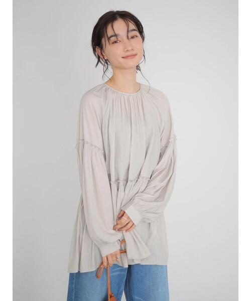 AMERICAN HOLIC(アメリカンホリック)の「ティアードギャザーブラウス(シャツ/ブラウス・レディース・グレイッシュベージュ/アイボリー/サックスブルー/ブラック・FREE)」の7枚目の写真