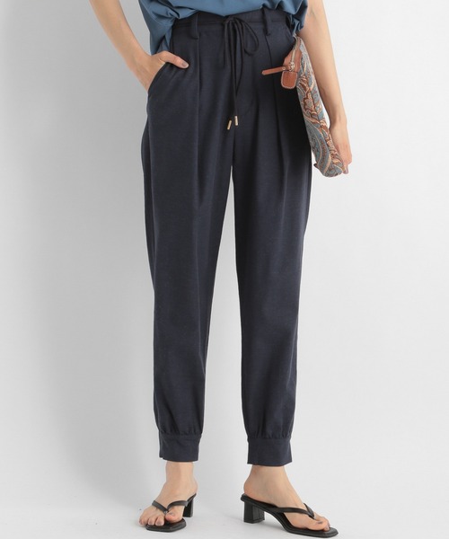 Andemiu（アンデミュウ）の「タックジョガーパンツ950335（その他パンツ・レディース・ホワイト/ブラウン/ネイビー・SMALL/MEDIUM）」の3枚目の写真