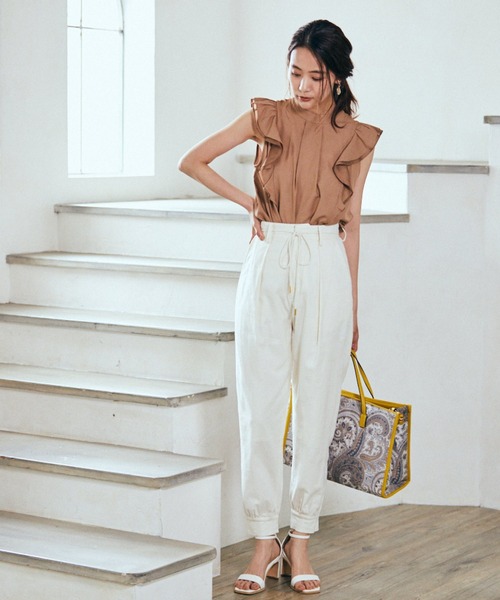 Andemiu（アンデミュウ）の「タックジョガーパンツ950335（その他パンツ・レディース・ホワイト/ブラウン/ネイビー・SMALL/MEDIUM）」の4枚目の写真