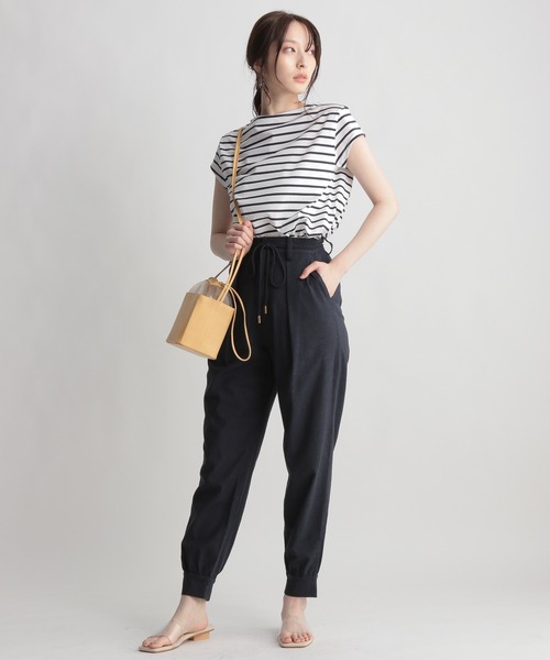 Andemiu（アンデミュウ）の「タックジョガーパンツ950335（その他パンツ・レディース・ホワイト/ブラウン/ネイビー・SMALL/MEDIUM）」の10枚目の写真