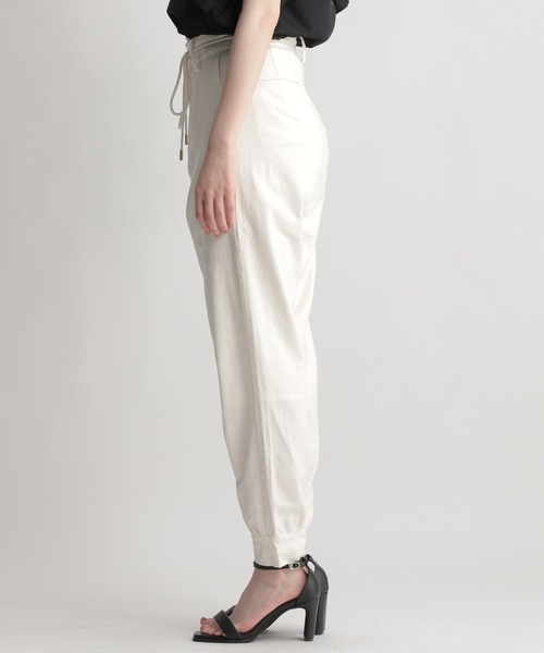 Andemiu（アンデミュウ）の「タックジョガーパンツ950335（その他パンツ・レディース・ホワイト/ブラウン/ネイビー・SMALL/MEDIUM）」の12枚目の写真