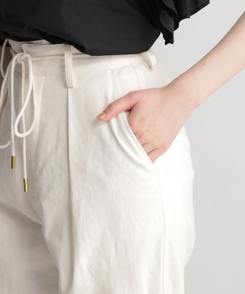 Andemiu（アンデミュウ）の「タックジョガーパンツ950335（その他パンツ・レディース・ホワイト/ブラウン/ネイビー・SMALL/MEDIUM）」の16枚目の写真