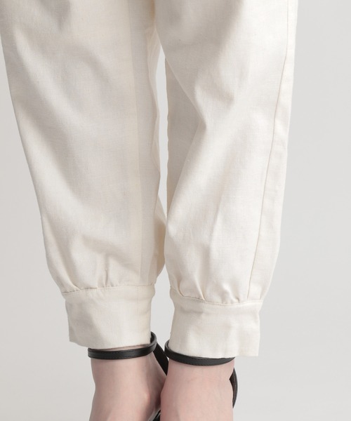 Andemiu（アンデミュウ）の「タックジョガーパンツ950335（その他パンツ・レディース・ホワイト/ブラウン/ネイビー・SMALL/MEDIUM）」の18枚目の写真