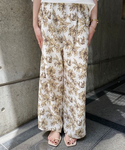 CAPRICIEUX LE'MAGE（カプリシューレマージュ）の「〈WEB限定〉リネンタッチボタニカルパンツ（その他パンツ・レディース・オフホワイト/ネイビー・FREE）」の10枚目の写真