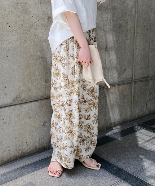 CAPRICIEUX LE'MAGE（カプリシューレマージュ）の「〈WEB限定〉リネンタッチボタニカルパンツ（その他パンツ・レディース・オフホワイト/ネイビー・FREE）」の17枚目の写真