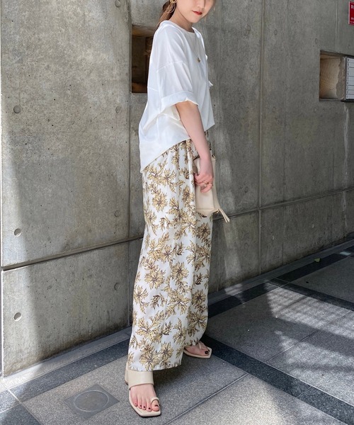 CAPRICIEUX LE'MAGE（カプリシューレマージュ）の「〈WEB限定〉リネンタッチボタニカルパンツ（その他パンツ・レディース・オフホワイト/ネイビー・FREE）」の12枚目の写真