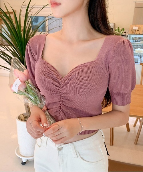 chuu（チュー）の「CHUU シャーリングニットソー（Tシャツ/カットソー・レディース・ブラック/ベージュ/パープル/レッド/カーキ/イエロー・FREE）」の4枚目の写真