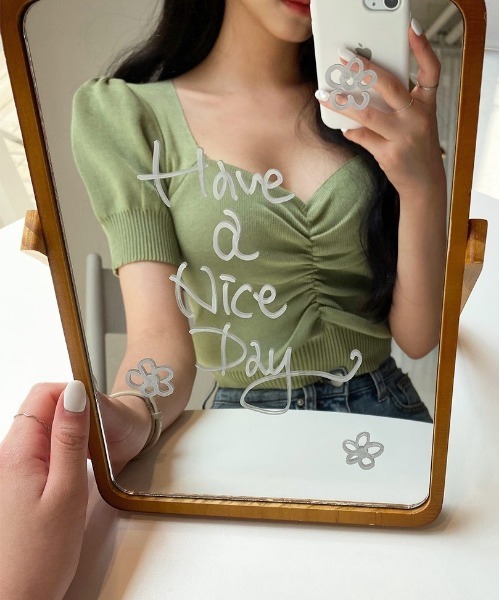 chuu（チュー）の「CHUU シャーリングニットソー（Tシャツ/カットソー・レディース・ブラック/ベージュ/パープル/レッド/カーキ/イエロー・FREE）」の13枚目の写真