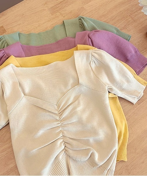 chuu（チュー）の「CHUU シャーリングニットソー（Tシャツ/カットソー・レディース・ブラック/ベージュ/パープル/レッド/カーキ/イエロー・FREE）」の8枚目の写真