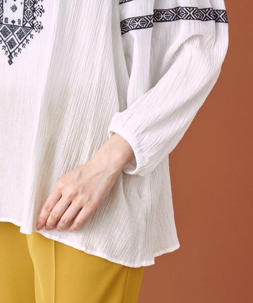 THE STATION STORE（ザ ステーション ストア）の「＜closet story（クローゼットストーリー）＞ ヨウリュウ シシュウ ギャザー スモックブラウス -ウォッシャブル-（シャツ/ブラウス・レディース・ホワイト/ブラック・FREE）」の7枚目の写真