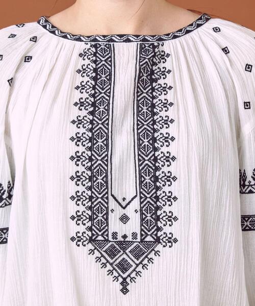 THE STATION STORE（ザ ステーション ストア）の「＜closet story（クローゼットストーリー）＞ ヨウリュウ シシュウ ギャザー スモックブラウス -ウォッシャブル-（シャツ/ブラウス・レディース・ホワイト/ブラック・FREE）」の10枚目の写真