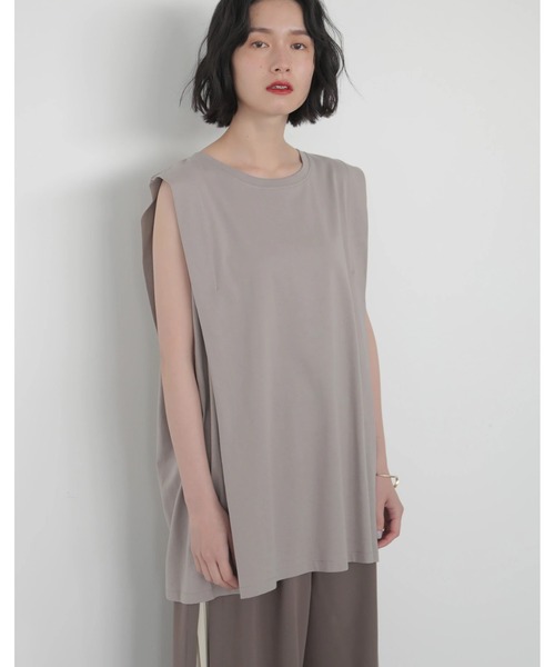 AMERICAN HOLIC（アメリカンホリック）の「サイドタックフレアノースリーブカットプルオーバー ＊（Tシャツ/カットソー・レディース・モカ/ブラック/オフホワイト/ライトグレー・M/L）」の4枚目の写真